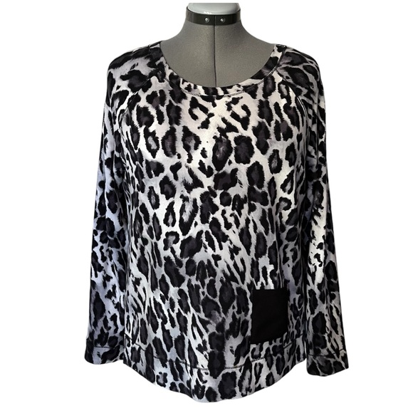Jones New York Tops - JNY Animal print pocket pullover Top L